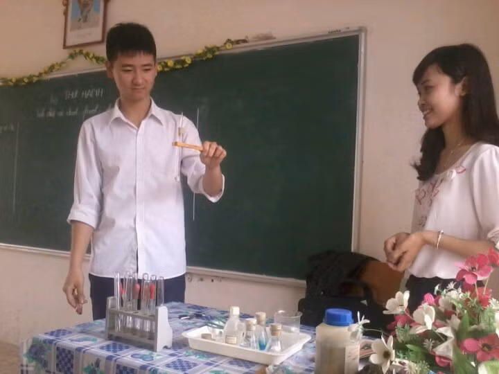 Giờ thực hành hóa học “Chứng minh tính chất hóa học của ancol đa chức” tại lớp 11A2 (Trường THPT Phúc Yên, Vĩnh Phúc)