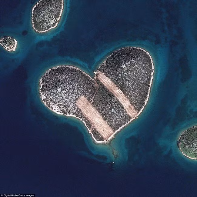 Những kỳ quan thiên nhiên hình trái tim trên thế giới ảnh 6