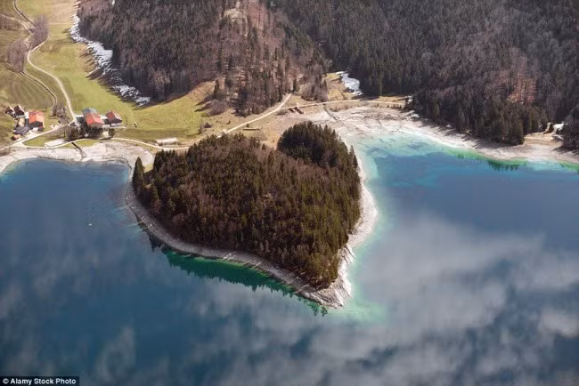 Những kỳ quan thiên nhiên hình trái tim trên thế giới ảnh 12