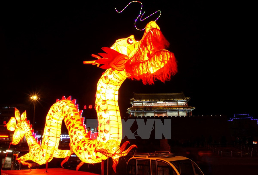 Đèn lồng khổng lồ thắp sáng đường phố Trung Quốc
