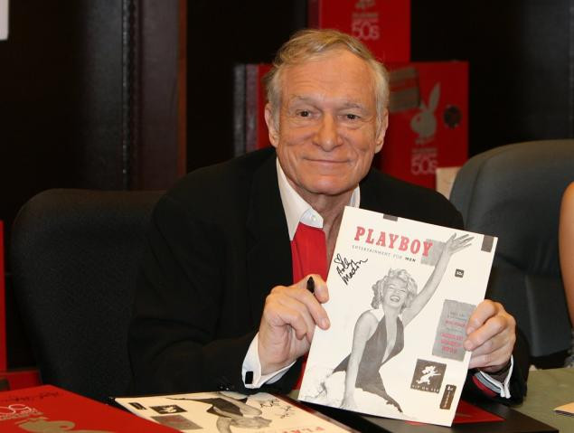 Playboy bán mình với giá 500 triệu USD, vì không thể cạnh tranh với các trang web người lớn ảnh 1 Hugh Hefner, người biến tạp chí Playboy thành đế chế hùng mạnh.