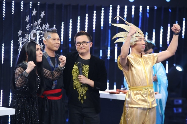 Từng không ít lần rơi nước mắt trên sóng truyền hình nên cả Việt Hương - Trấn Thành bị nhiều người nhận xét là "giả tạo". Trong số lên sóng của Thách đấu tối 26/3 tới đây, cặp chị em tiếp tục có những màn "mít ướt" khi chứng kiến những thử thách mà người chơi mang đến. Từng không ít lần rơi nước mắt trên sóng truyền hình, cả hai bị nhiều người đánh giá là giả tạo. Trong số lên sóng của Thách đấu tối ngày 26/3, cặp chị em tiếp tục có những màn mít ướt.