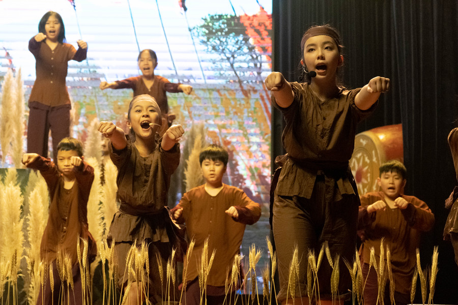 Học sinh đã biến kiến thức lịch sử khô khan trở nên trực quan, sinh động, dễ hiểu, dễ ghi nhớ. Học sinh đã biến kiến thức lịch sử khô khan trở nên trực quan, sinh động, dễ hiểu, dễ ghi nhớ.