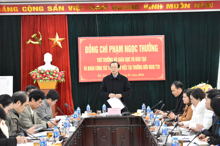 Thứ trưởng Phạm Ngọc Thưởng phát biểu tại buổi làm việc.