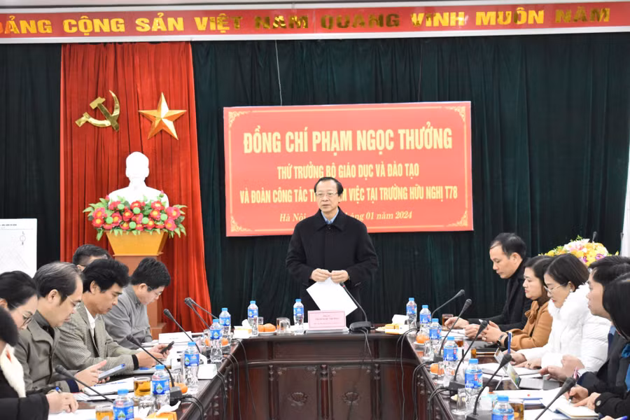 Thứ trưởng Phạm Ngọc Thưởng phát biểu tại buổi làm việc.