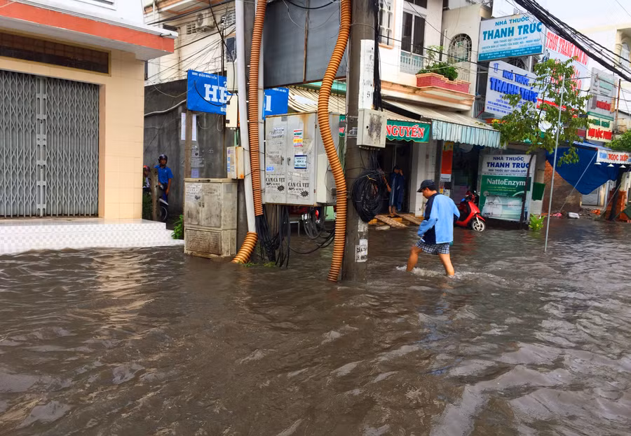 Cần Thơ: Đường ngập nước vì mưa lớn, triều cường ảnh 11