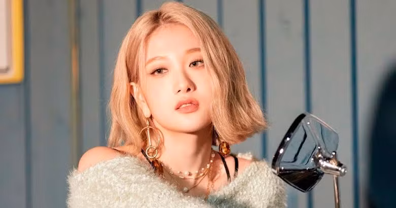 Seoyeon (fromis_9): Vào ngày 3/2, Pledis Entertainment đã đưa ra một tuyên bố trên Twitter. Trong đó, công ty tiết lộ rằng Seoyeon đã dương tính với Covid-19 trong khi các thành viên khác của cô ấy lại cho kết quả âm tính. Lịch trình đã bị hoãn lại để đảm bảo an toàn cho fromis_9 và nhân viên của họ.