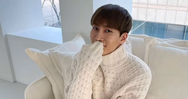 Eunkwang (BTOB): có kết quả xét nghiệm dương tính với Covid-19 ngay trước ngày nhóm trở lại. Cube Entertainment tiết lộ rằng anh ấy đã trải qua các triệu chứng nhẹ kể từ ngày 14/2.