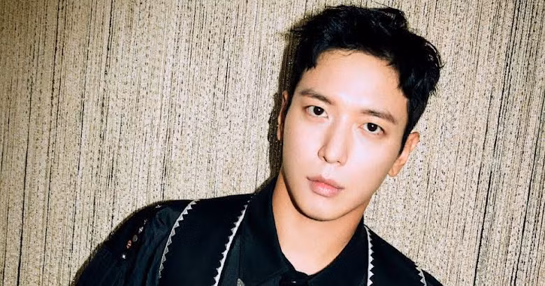 Jung Yong Hwa (CNBLUE): Vào ngày 13/2, FNC Entertainment thông báo rằng Jung Yong Hwa đã có kết quả xét nghiệm dương tính với Covid-19.
