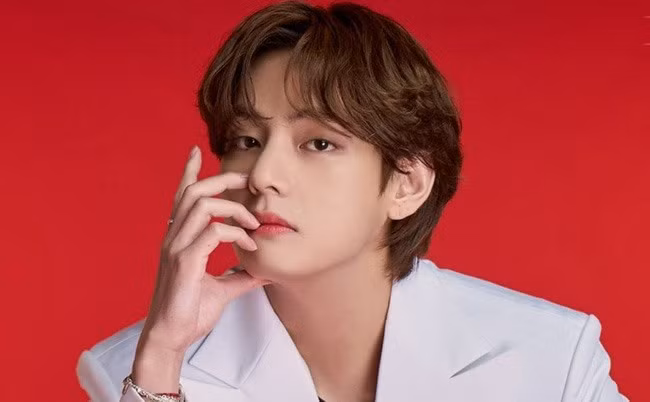 Thành viên “đẹp trai nhất thế giới” của BTS mắc Covid-19 ảnh 1