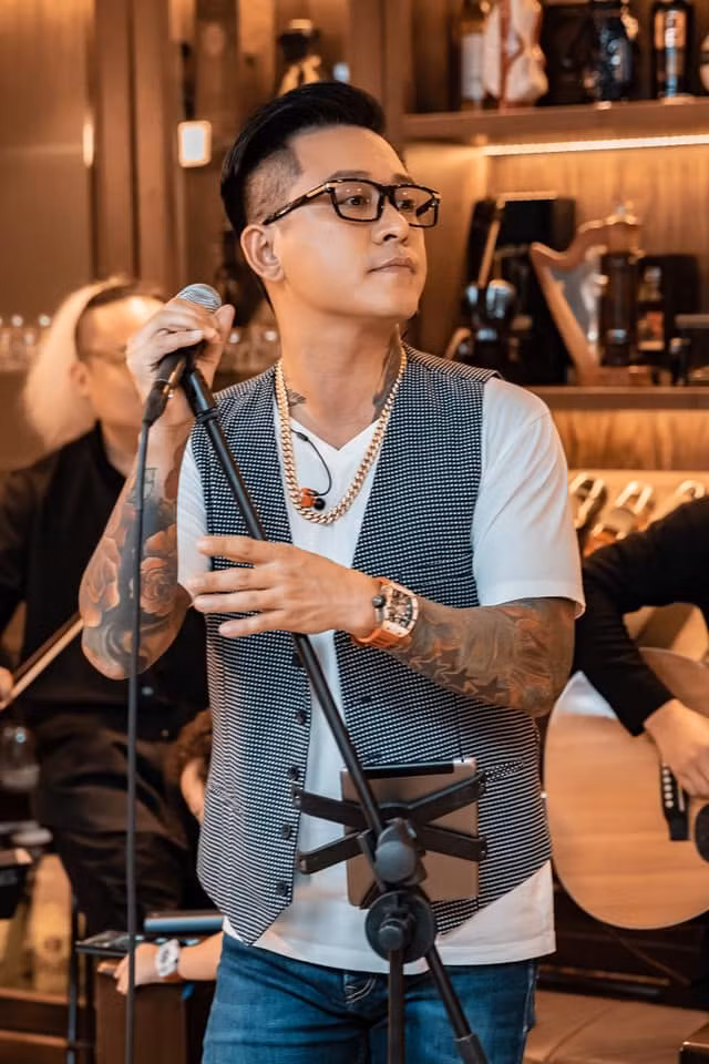 Nam ca sĩ Tuấn Hưng lên tiếng việc trở lại sân khấu sau tuyên bố "tạm ngưng hát" ảnh 1