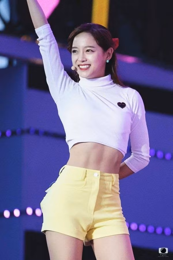 3. Sejeong: là một thần tượng nổi tiếng với cơ bắp săn chắc của mình! Cô ấy đã nhiều lần tiết lộ tình yêu của mình với môn leo núi, và điều đó đòi hỏi bạn phải tập luyện nghiêm túc tại phòng tập thể dục!