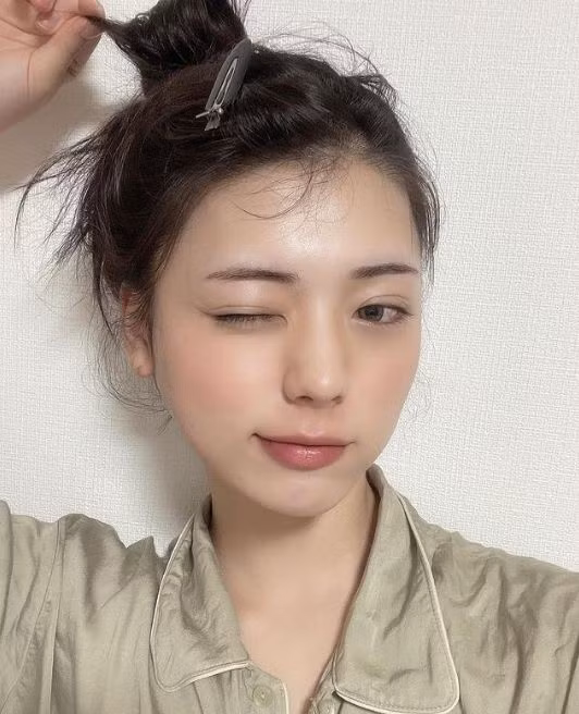 Chàng trai cực kỳ xinh đẹp dù không chuyển giới ảnh 2