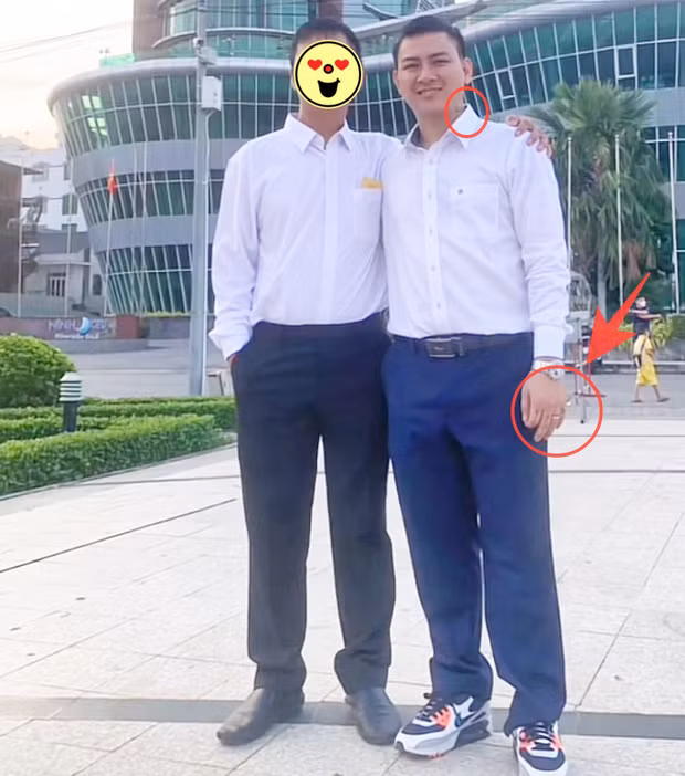 Hoài Lâm vô tình để lộ ngón tay đã đeo nhẫn cưới hậu ly hôn Cindy Lư.