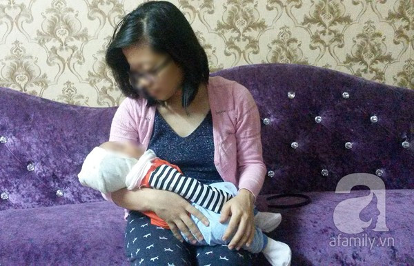 Chị L. và cậu con trai hơn 1 tháng tuổi với anh T.