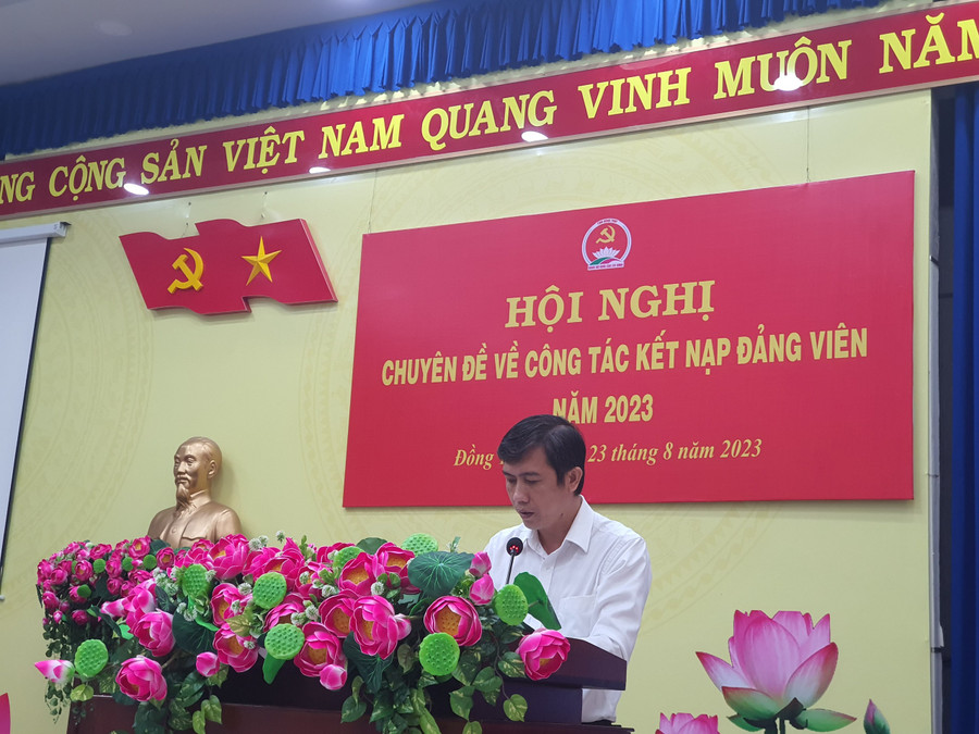 TS Trương Tấn Đạt - Bí thư Đảng ủy, Chủ tịch Hội đồng trường Trường ĐH Đồng Tháp trình bày tham luận tại Hội nghị. TS Trương Tấn Đạt - Bí thư Đảng ủy, Chủ tịch Hội đồng trường Trường ĐH Đồng Tháp trình bày tham luận tại Hội nghị.