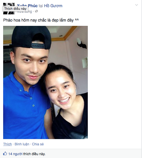 Xuân Phúc - nam diễn viên của Trái tim có nắng - cũng háo hức chờ đón pháo hoa cùng bạn bè. Sao Việt háo hức xem pháo hoa mừng 30/4