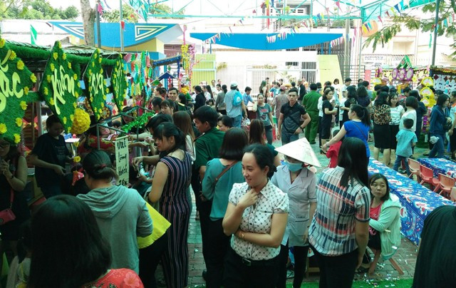 Hội chợ xuân tạo cho trẻ không khí vui xuân, đón tết Hội chợ xuân tạo cho trẻ không khí vui xuân, đón tết