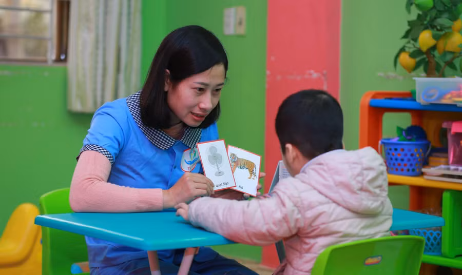 Một tiết dạy cho trẻ tự kỷ tại Trung tâm Hỗ trợ phát triển giáo dục hòa nhập trẻ khuyết tật Tâm An, TP Uông Bí (Quảng Ninh). Ảnh: INT