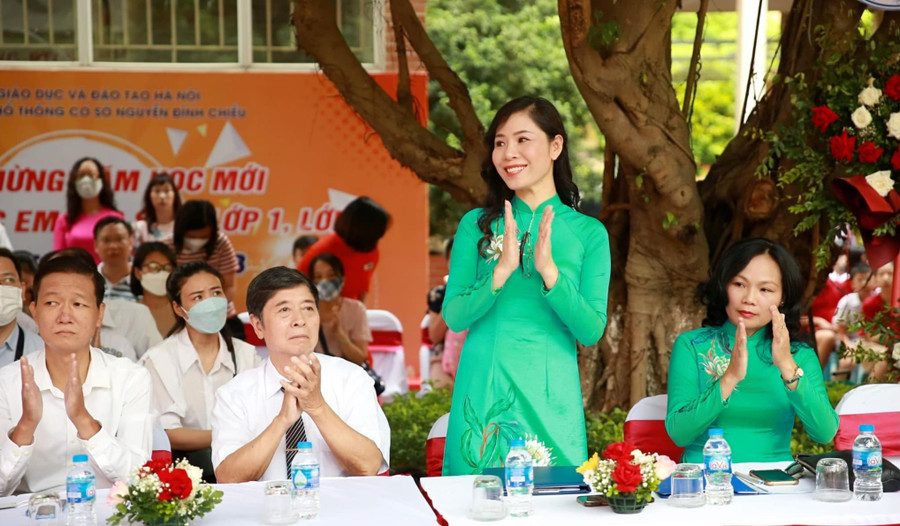 Cô Nguyễn Thị Tuyết Mai trong Lễ khai giảng năm học 2022 - 2023.