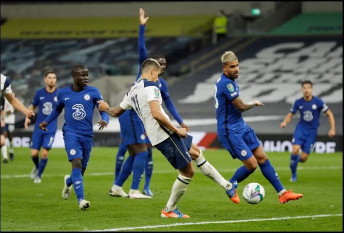 Erik Lamela ghi bàn gỡ muộn cho Spurs.