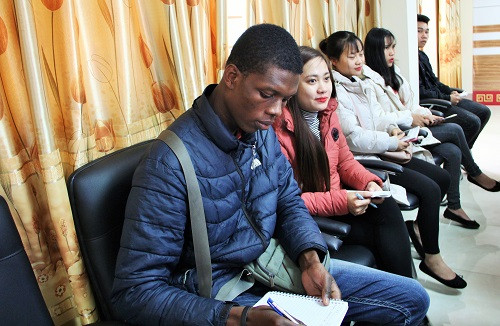 Sinh viên trong nước và quốc tế đang theo học tại Trường ĐH Nông Lâm (ĐH Thái Nguyên) dự Hội thảo