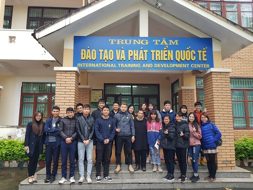 Các cựu SV phấn khởi được gặp chuyên gia đến từ Israel Các cựu SV phấn khởi được gặp chuyên gia đến từ Israel