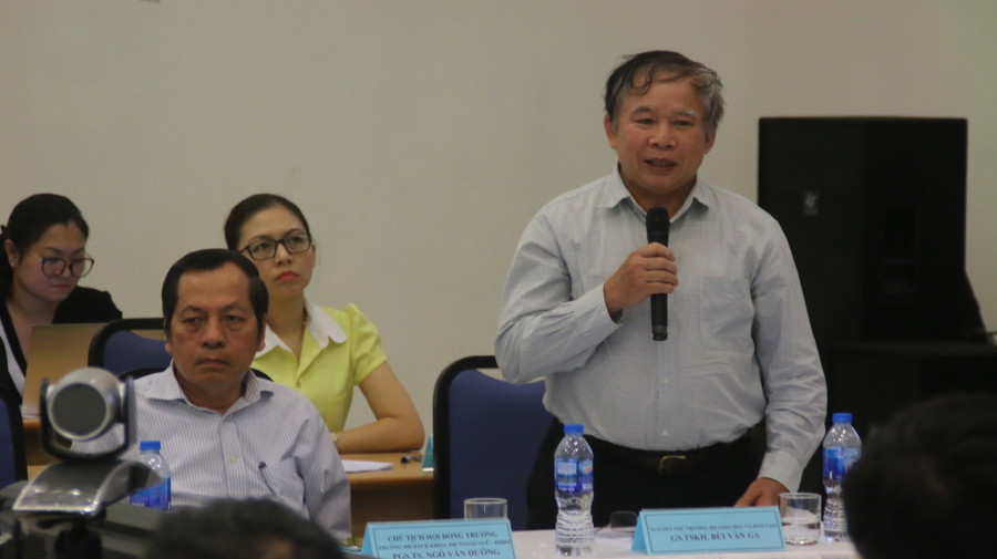 GS.TSKH Bùi Văn Ga - nguyên Thứ trưởng Bộ GD&ĐT phát biểu ý kiến tại đầu cầu Đà Nẵng