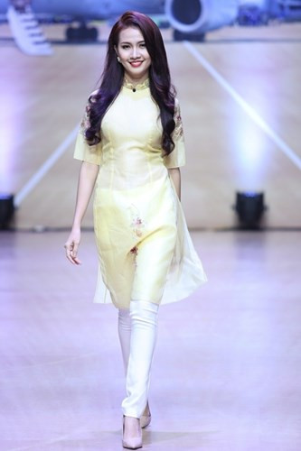 thanh hằng khoe vai trần với áo dài cách điệu hình 8 thanh hang khoe vai tran voi ao dai cach dieu hinh 8