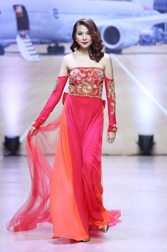 thanh hằng khoe vai trần với áo dài cách điệu hình 4 thanh hang khoe vai tran voi ao dai cach dieu hinh 4
