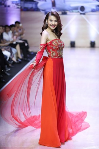thanh hằng khoe vai trần với áo dài cách điệu hình 5 thanh hang khoe vai tran voi ao dai cach dieu hinh 5