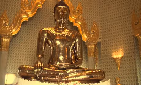 Tuong Phat vang 5,5 tan an minh tram nam duoi vo thach cao - Anh 1