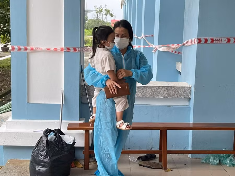 Thừa Thiên Huế chăm lo hỗ trợ người dân khu phong tỏa cách ly tạm thời.