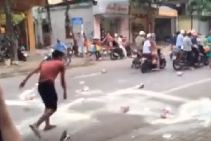 Thông tin bất ngờ vụ đến siêu thị đập phá vì nghi sữa giả