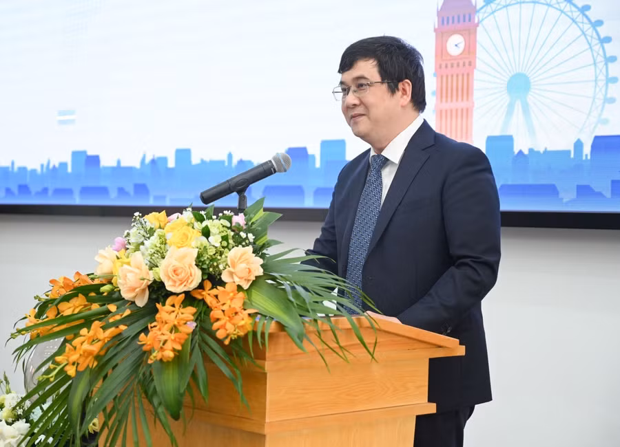 GS.TS Phạm Thành Huy - Hiệu trưởng Trường ĐH Phenikaa phát biểu tại buổi lễ.