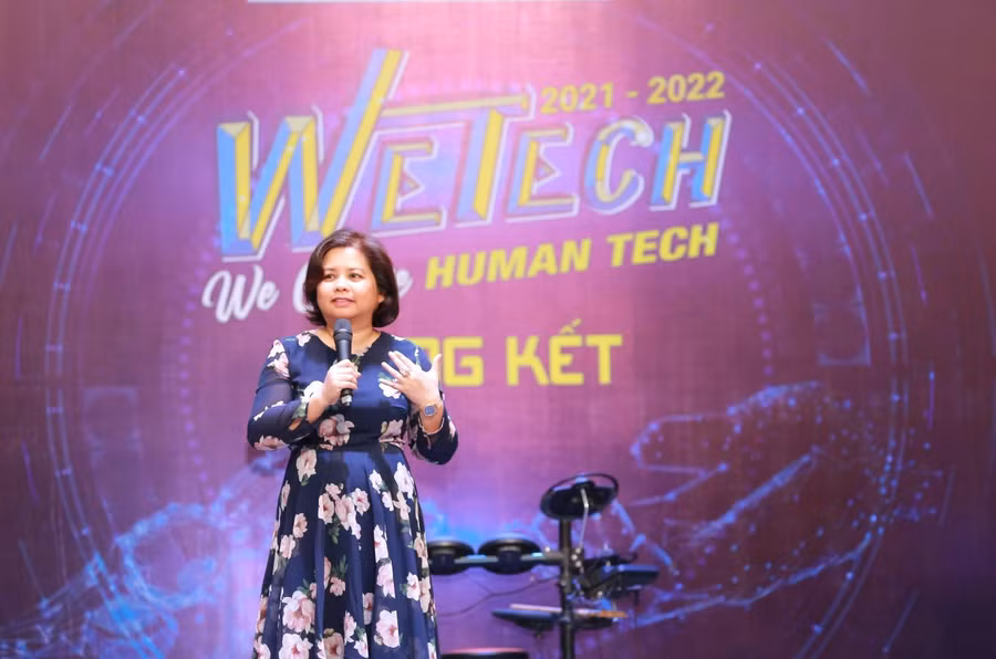 Cô Lê Tuệ Minh - Tổng Hiệu trưởng Trường PT SNLC Wellspring trong bài phát biểu khai mạc