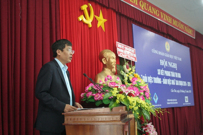 Đồng chí Vũ Minh Đức - Chủ tịch Công đoàn Giáo dục Việt Nam phát biểu tại hội nghị