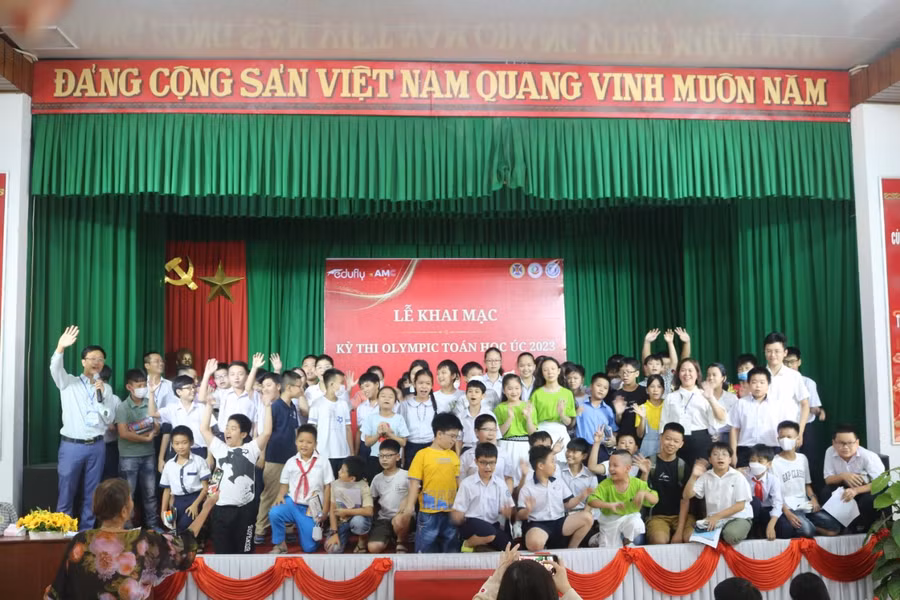 Khai mạc Kỳ thi Olympic Toán học Úc khu vực miền Trung. 