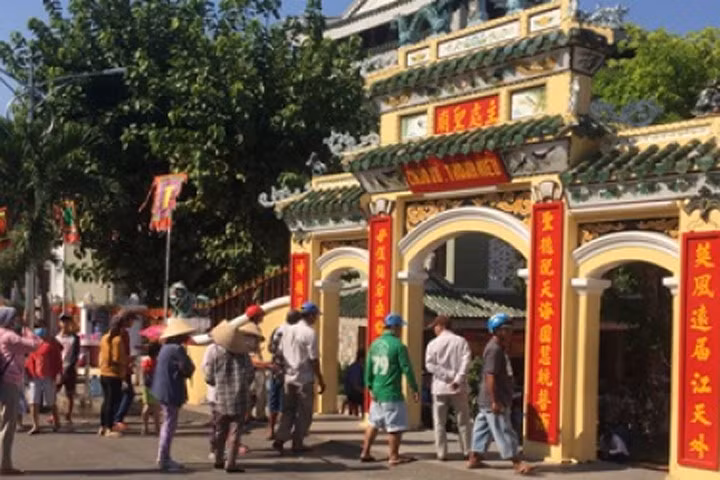 An Giang: Bị "chặt chém", lừa gạt khi hành hương miếu Bà Chúa Xứ