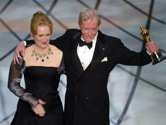 Peter O’Toole nhận giải Oscar danh dự năm 2003. Peter O’Toole nhận giải Oscar danh dự năm 2003.