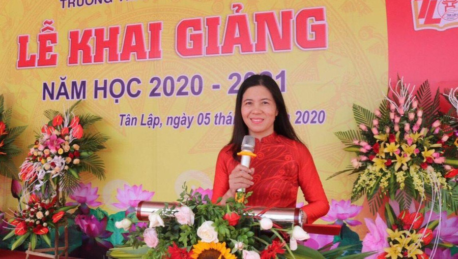 Cô Nguyễn Thị Nga – Bí thư Chi bộ, Hiệu trưởng Trường Tiểu học Tân Lập B.