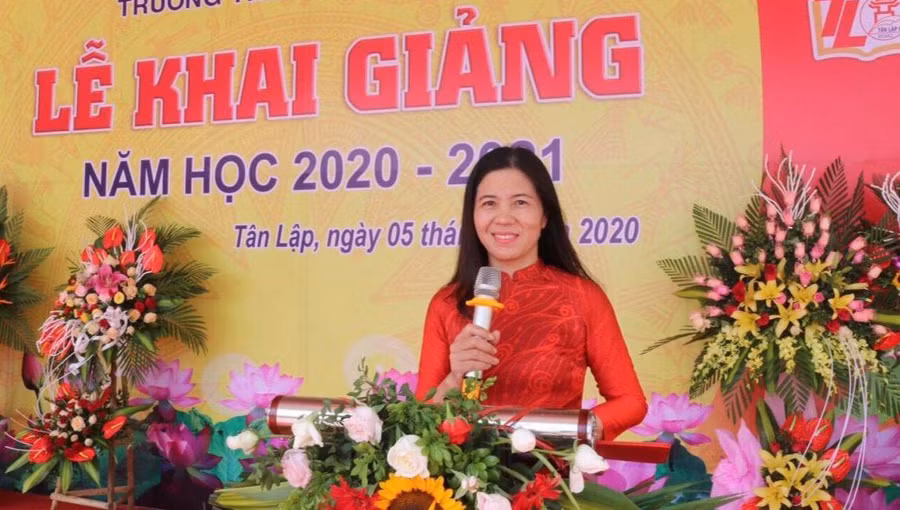 Cô Nguyễn Thị Nga – Bí thư Chi bộ, Hiệu trưởng Trường Tiểu học Tân Lập B.