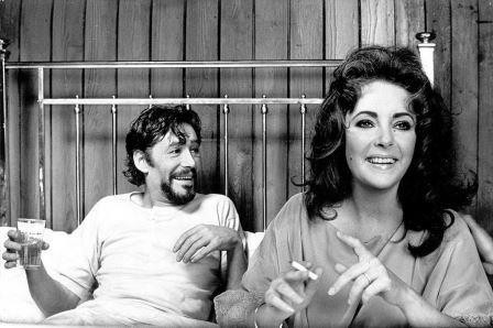 Peter O’Toole và Liz Taylor trong phim “Under Milk Wood”. Peter O’Toole và Liz Taylor trong phim “Under Milk Wood”.