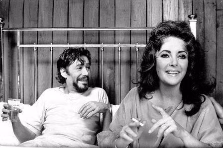 Peter O’Toole và Liz Taylor trong phim “Under Milk Wood”.