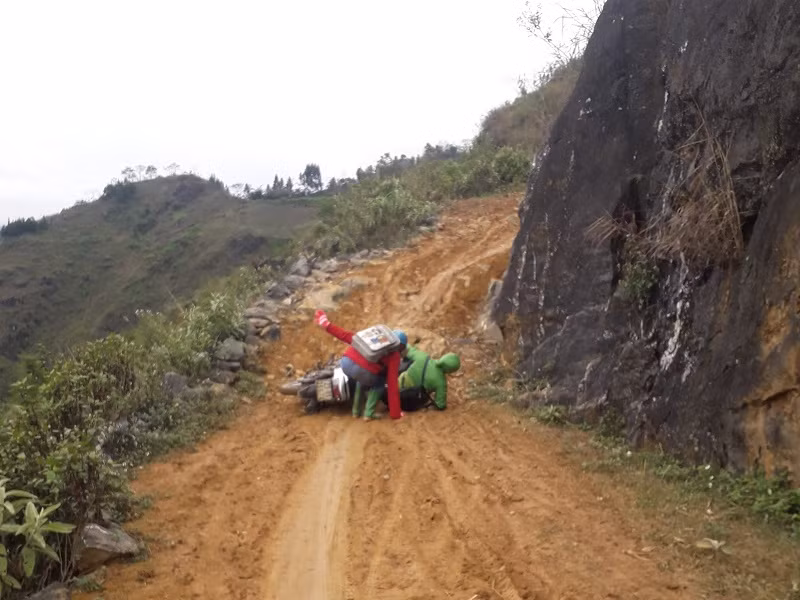 Đường đến Trường Phổ thông Dân tộc Bán trú Tiểu học Xín Cái (Mèo Vạc, Hà Giang). Ảnh: NVCC