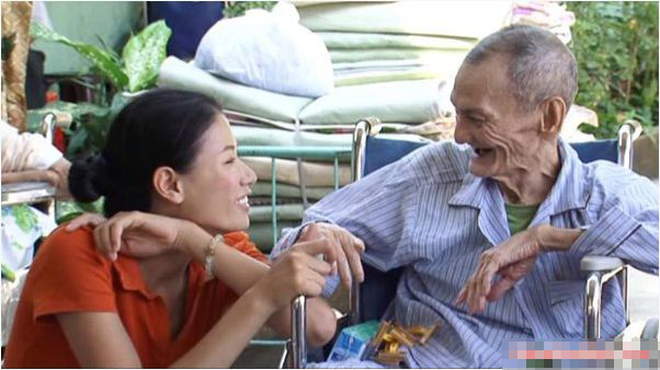 Người mẫu Trang Trần - Góc nhìn khác ảnh 7 Người mẫu Trang Trần và những hình ảnh từ thiện đầy xúc động