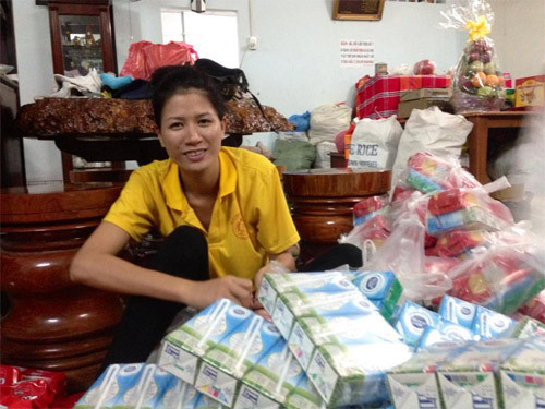 Người mẫu Trang Trần - Góc nhìn khác ảnh 9 Người mẫu Trang Trần và những hình ảnh từ thiện đầy xúc động