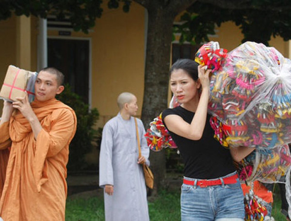 Người mẫu Trang Trần - Góc nhìn khác ảnh 4 Người mẫu Trang Trần và những hình ảnh từ thiện đầy xúc động