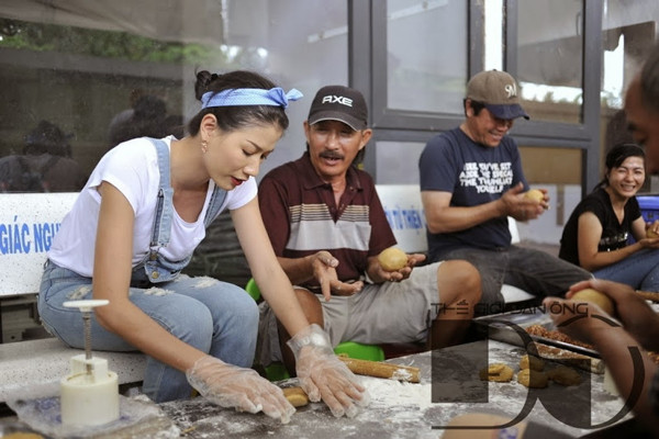 Người mẫu Trang Trần - Góc nhìn khác ảnh 3 Người mẫu Trang Trần và những hình ảnh từ thiện đầy xúc động