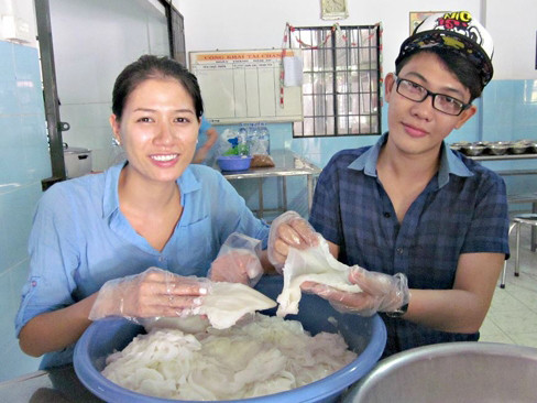 Người mẫu Trang Trần - Góc nhìn khác ảnh 8 Người mẫu Trang Trần và những hình ảnh từ thiện đầy xúc động